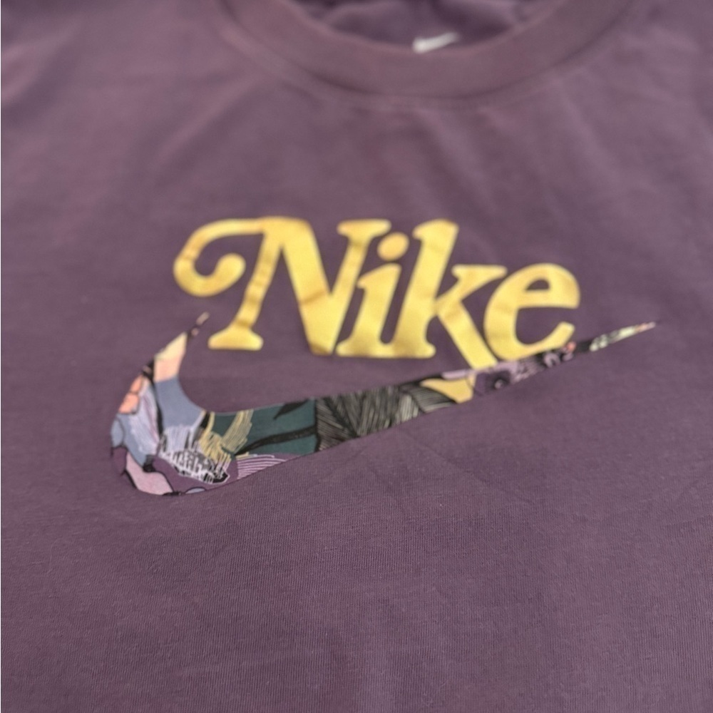Women’s Nike Shirt Size M with Floral “swoosh” - Picture 4 of 5